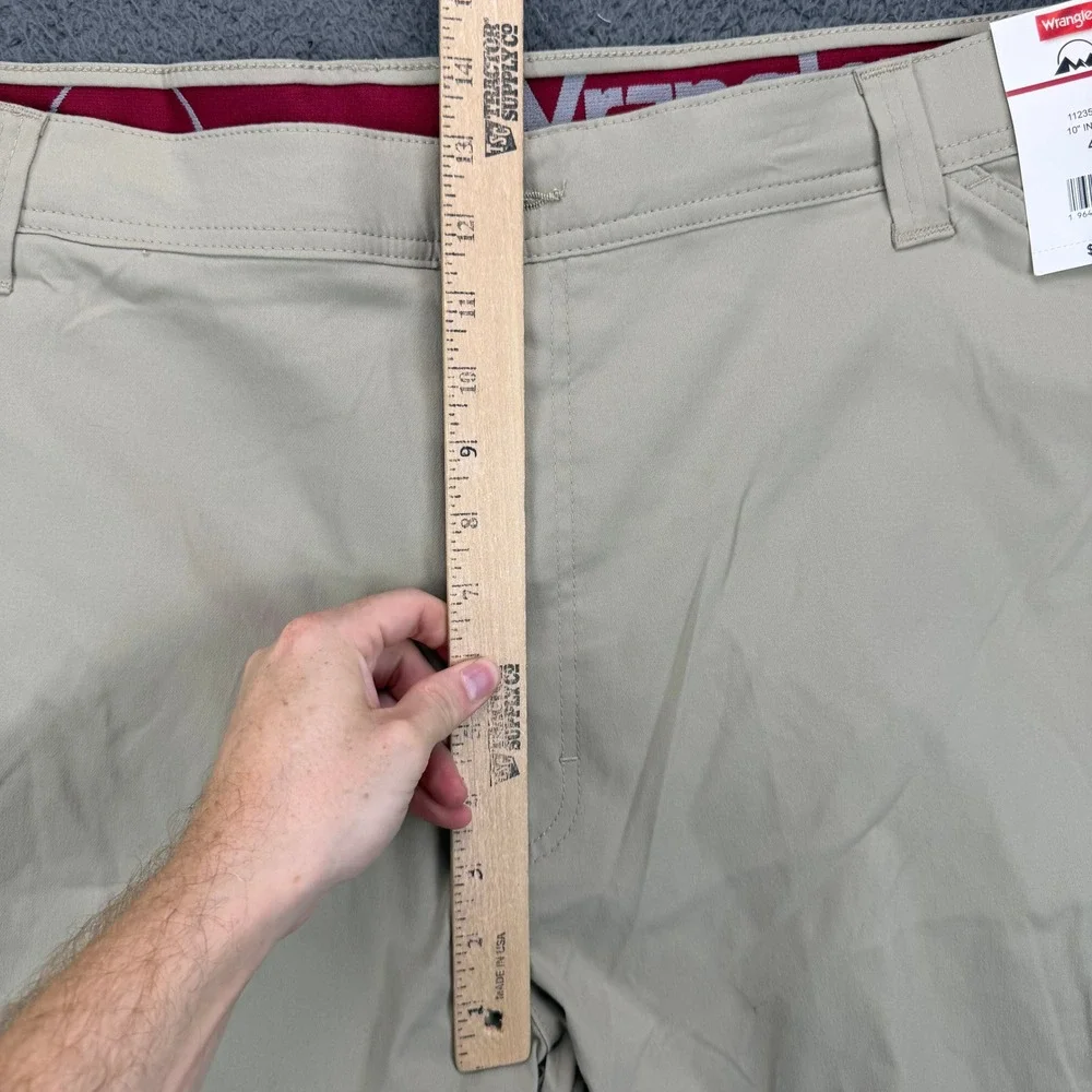 Wrangler Mens Outdoor Performance Cargo Shorts Tan Khaki 42 112353307